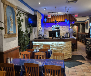 Nikas Restaurant inside